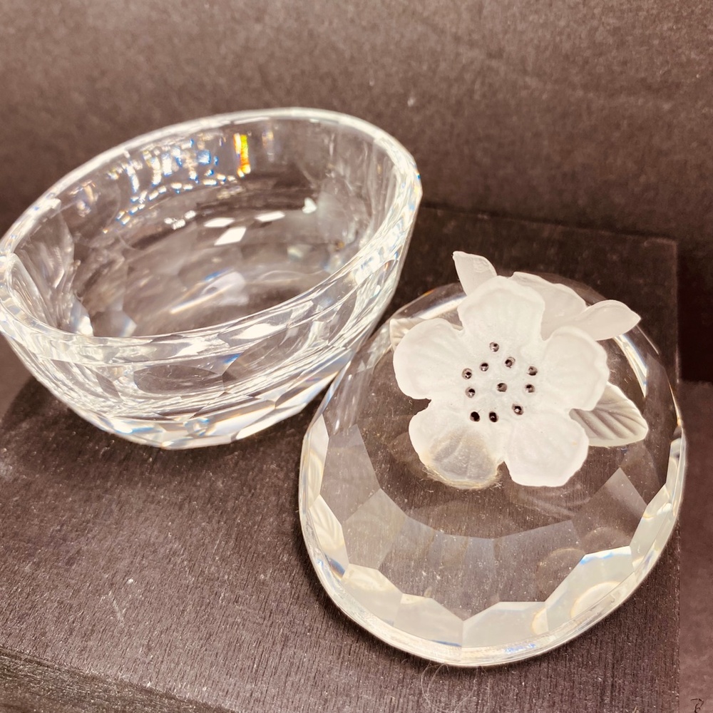 Swarovski Crystal Oval Flower Treasure Trinket Box Vintage '76-'88 - Picture 3 of 9